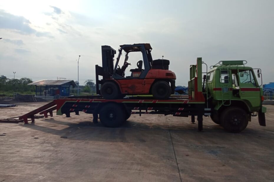 sewa forklift sawangan depok terpercaya