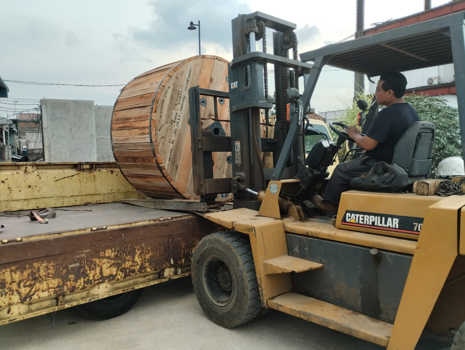 rental-forklift-cileungsi-bogor-harga-murah