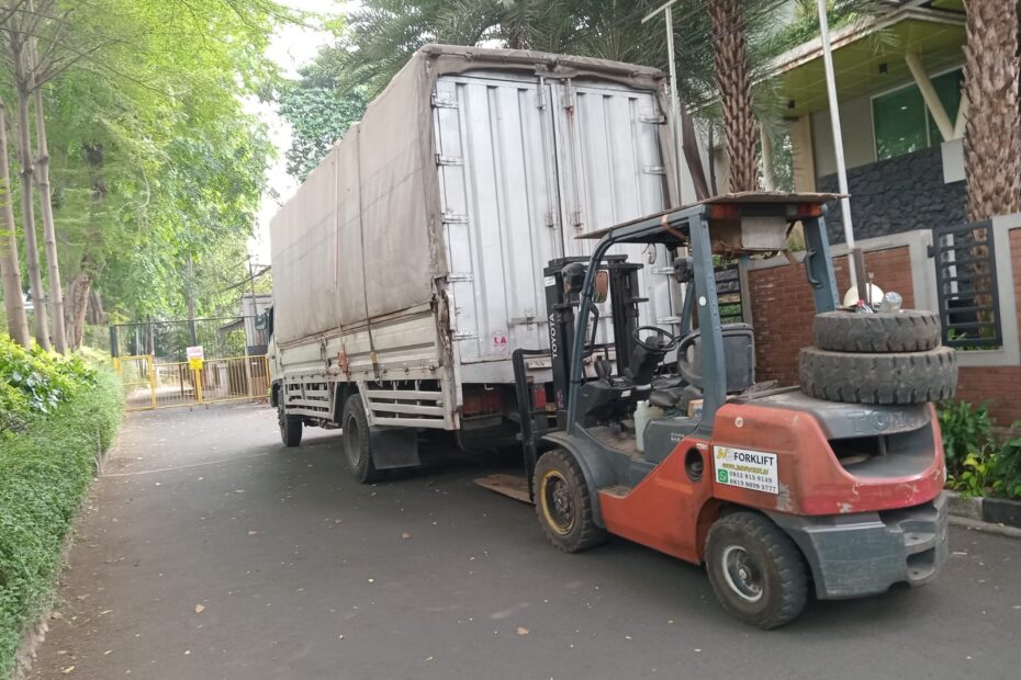 sewa forklift cibubur jakarta timur paling murah
