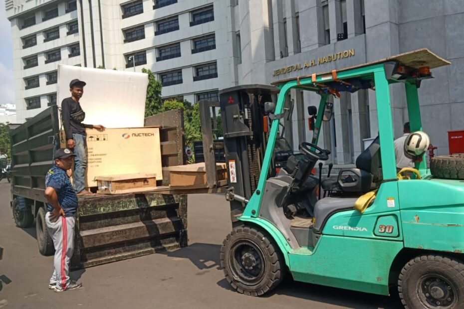 rental forklift cisaat sukabumi 24 jam